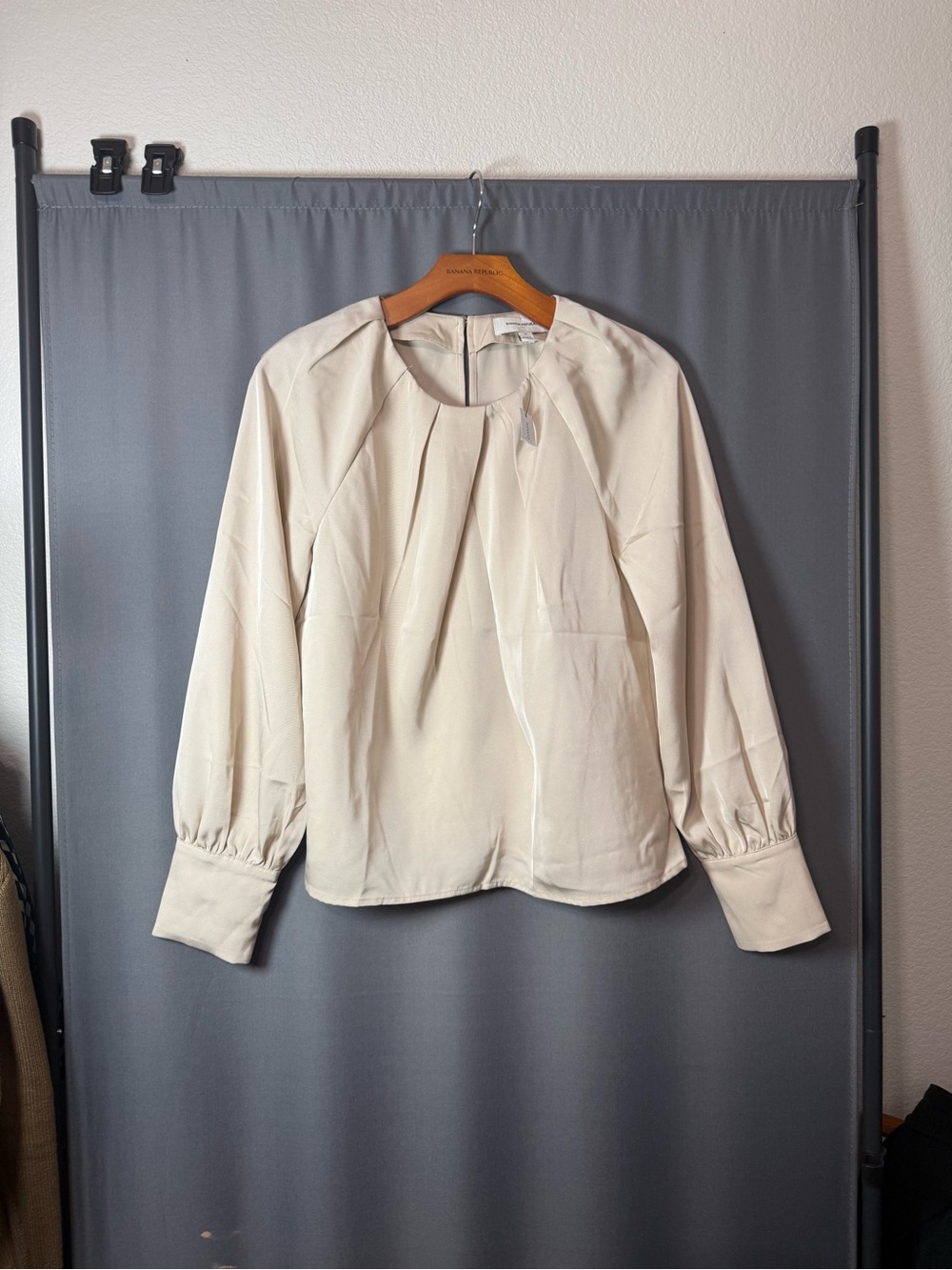 Banana Republic Cream Pleated Long-Sleeve Blouse